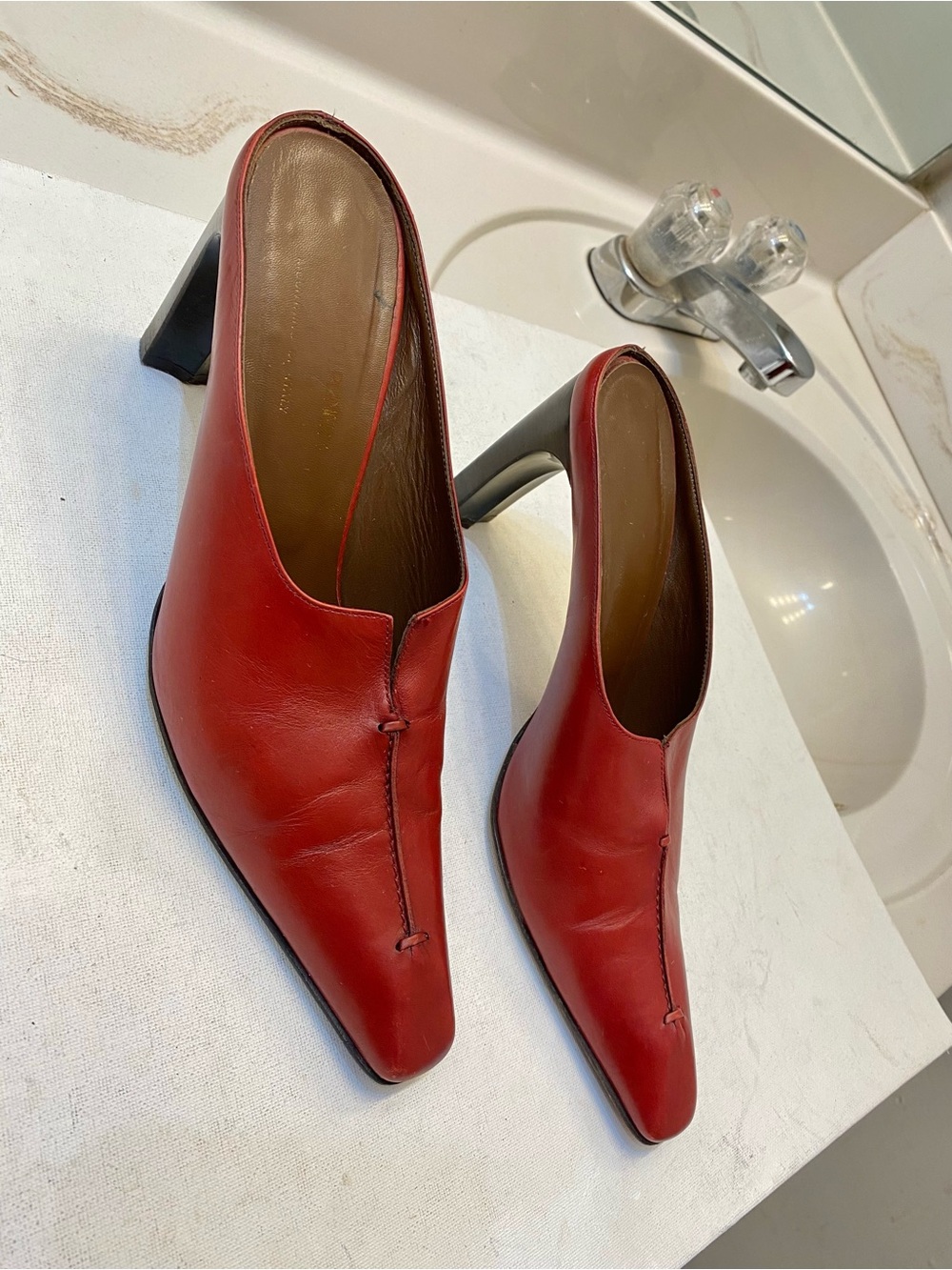 Donald J PLINER red leather mules Size 8.5M good condition clean interior